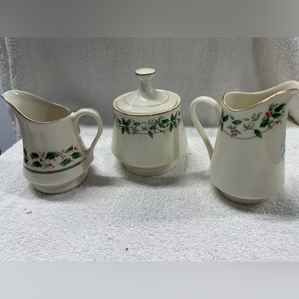 Royal Limited HOLLY HOLIDAY Sugar Bowl & Creamers Vtg 1987 Japan Xmas China NOS